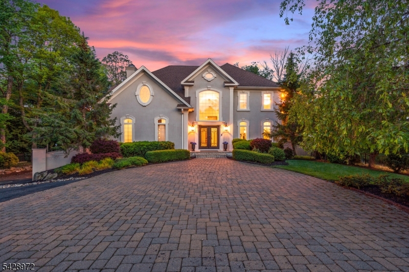 Front View Welcome to your Dream House!