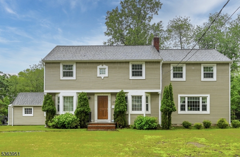Beautiful colonial on large level lot in one of LivingstonÃ¢??s most desirable neighborhoods.