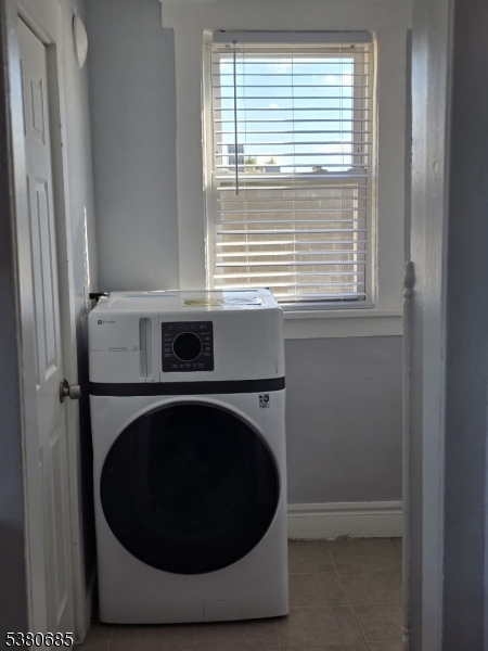 Washer and dryer (2-in-1)