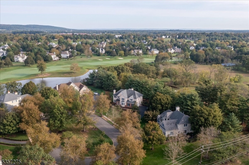 proximity to golf course