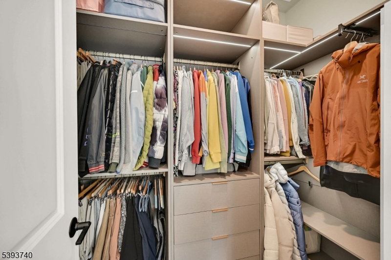 Master bedroom Closet