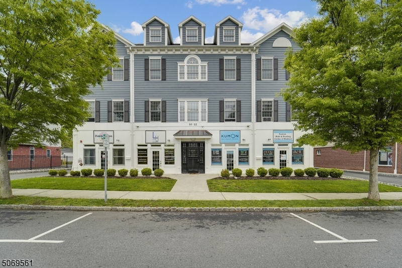 front 3rd floor apt in mixed use building with elevator & parking