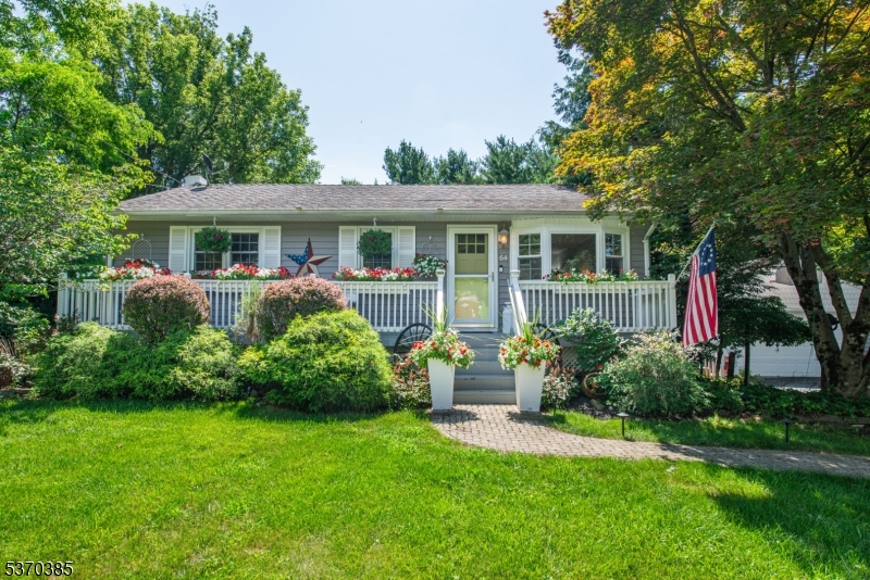 WELCOME HOME!