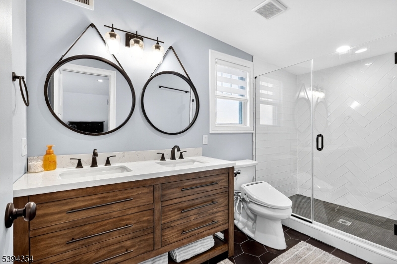 Primary Ensuite Full Bathroom