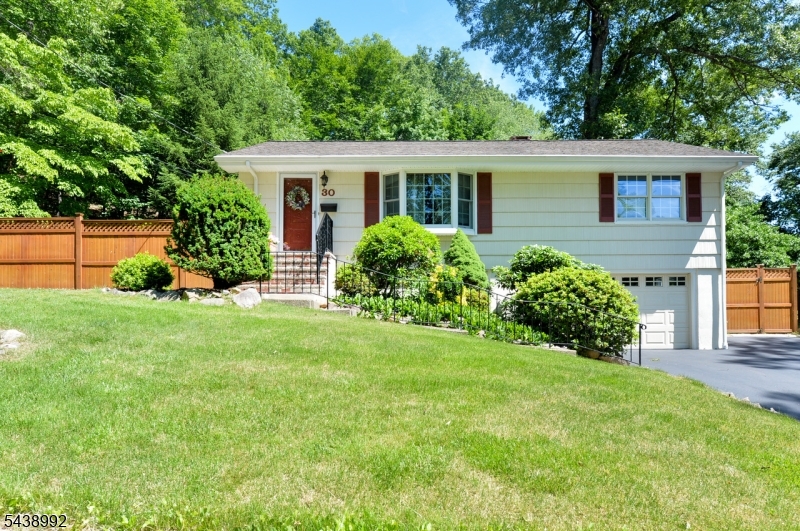 Beautiful Move In Ready Ranch!