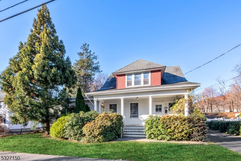 Great Curb Appeal!