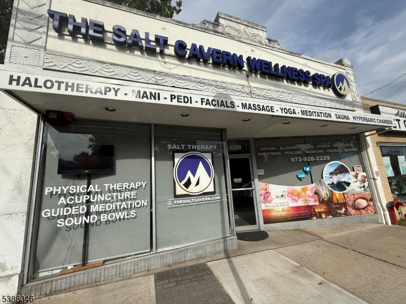 Front Situated at an excellent corner location within a vibrant strip mall, this wide area offers the ideal foundation for your next business venture.