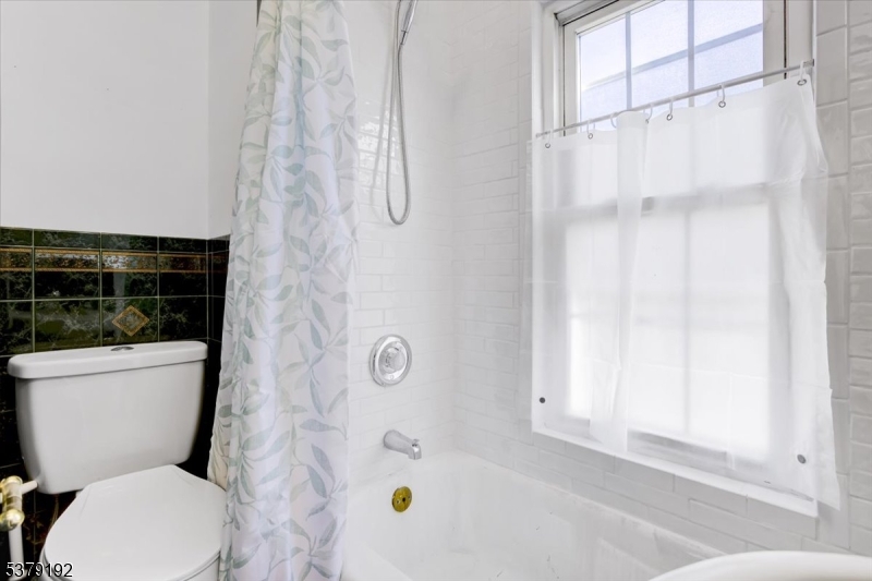 Second Floor Full Bathroom