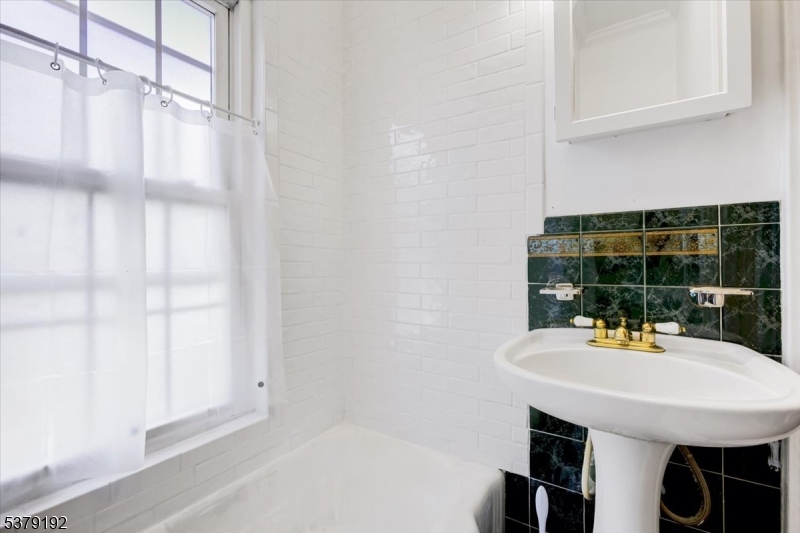 Second Floor Full Bathroom