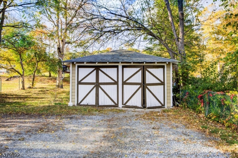 Detached Garage