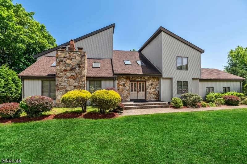 Welcome home to 81 Columbus Ave. TOTOWA NJ!