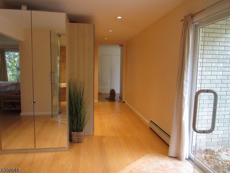 dressing room w/4closets