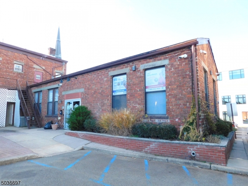 Ground floor store for Lease