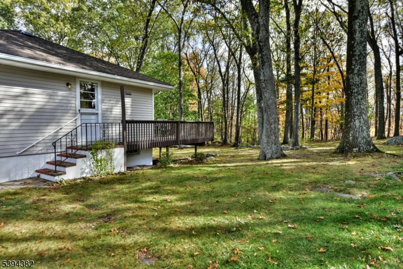 Side entrance to kitchen