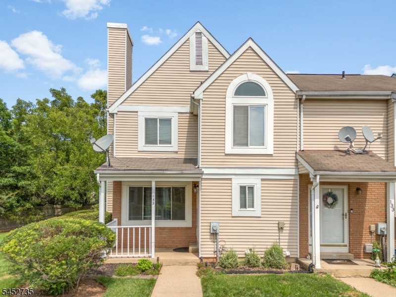 Welcome to 135 Hollow Oak Court!