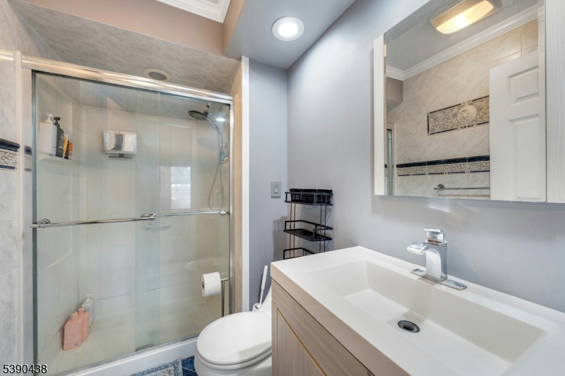 Primary En-Suite Bath