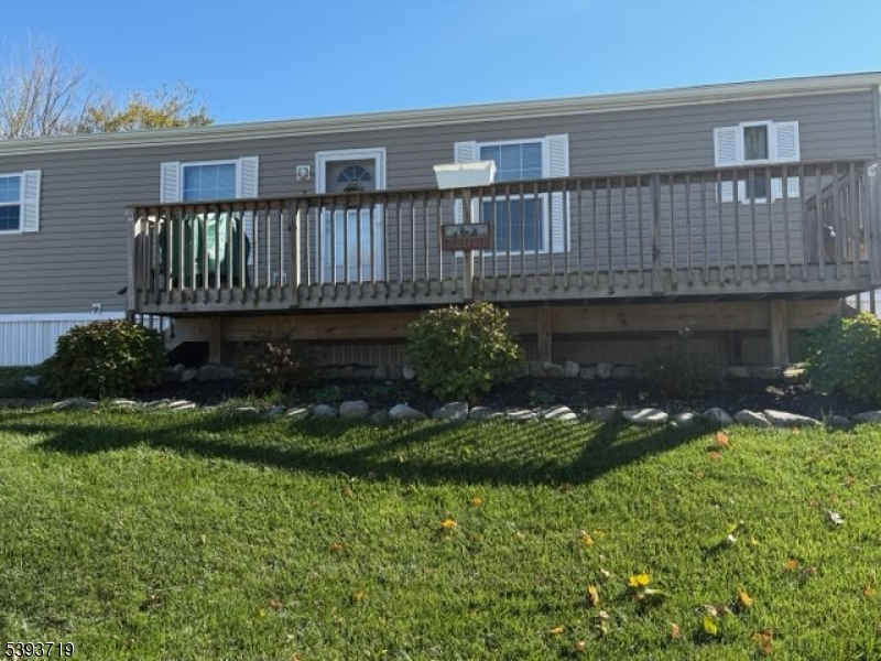 Front with 25 ft deck