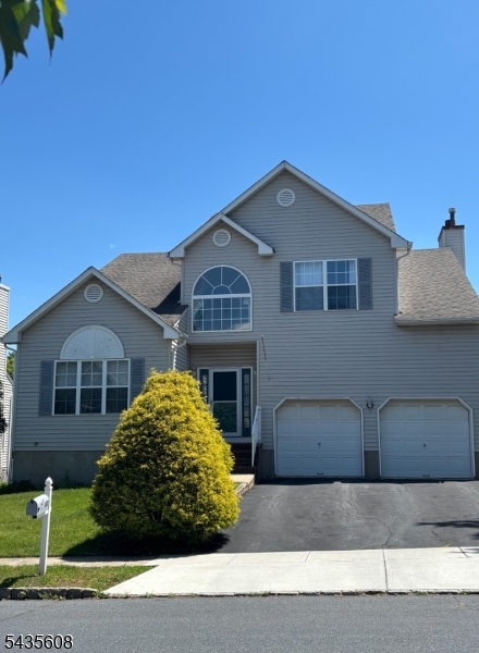 4BR, 2.5 baths, 2-car Colonial