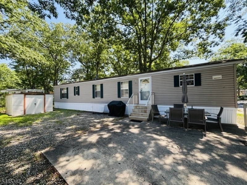 Front Exterior Home View Durable Vinyl Siding and Newer Roof