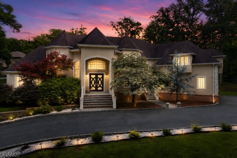 202 Rock Road West Stunning custom home with private apartment