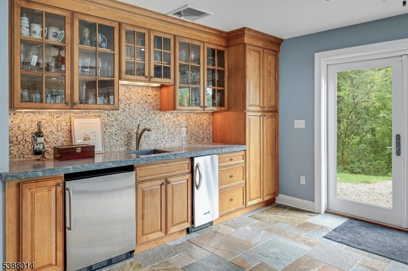 Great room wet bar