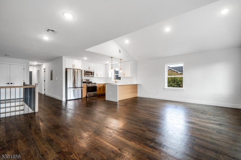 Eat-In-Kitchen