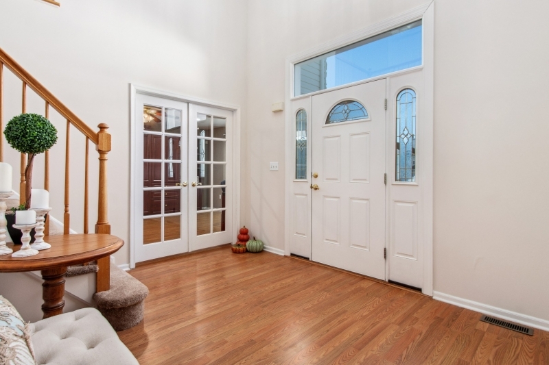 Recently painted light and bright Foyer