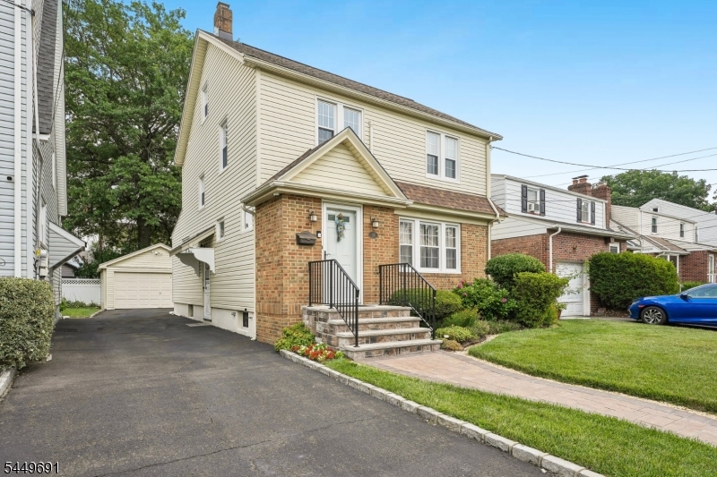 Front Beatifully landscaped