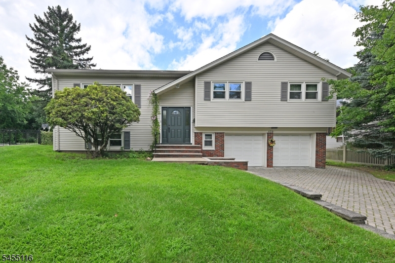 Immaculate 3-4Br 2.5Bth B/L