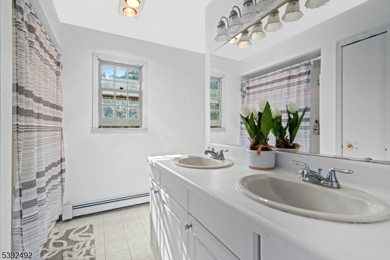 SECOND LEVEL FULL BATHROOM