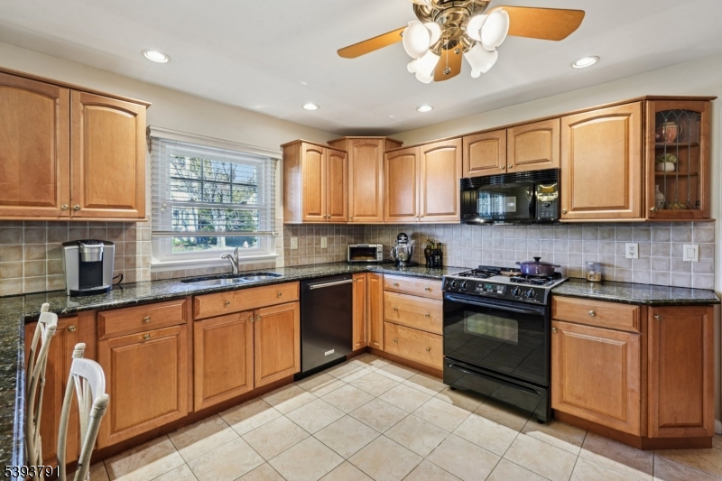 Kitchen Ample counterspace for crafting all of your home cooked meals.