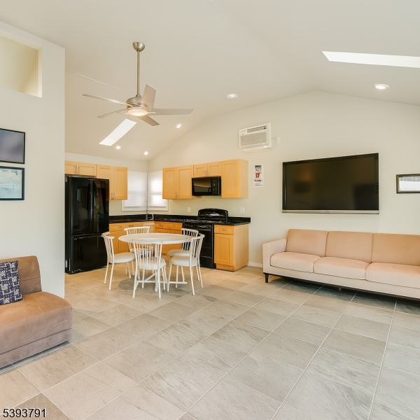 Pool House Create a quick snack or meal after a big day of swimming in the kitchen.