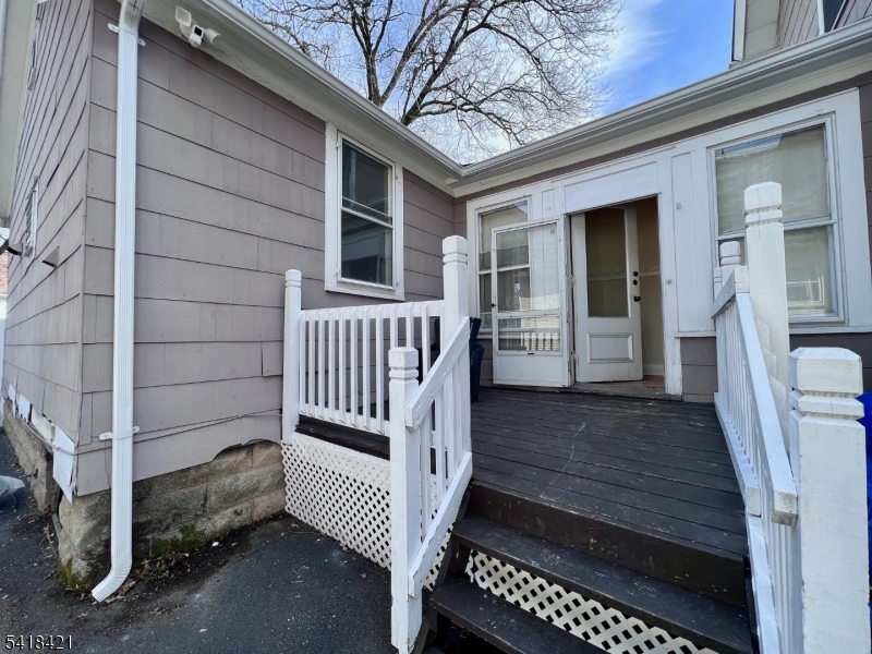 Entrance / front porch