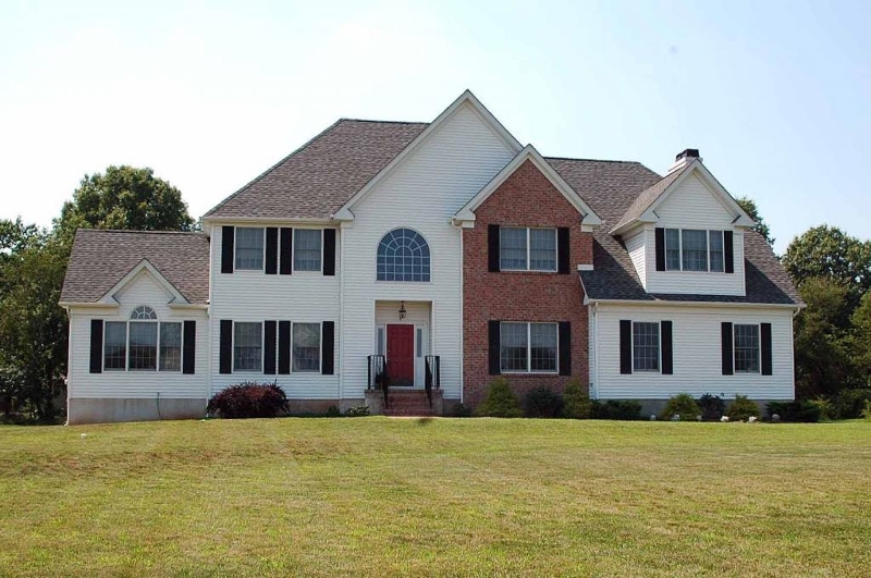 Vinyl siding and brick, deck, sunroom, den/office, laundry are on 1st level.