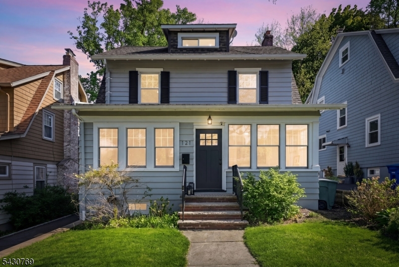 Twilight Front view