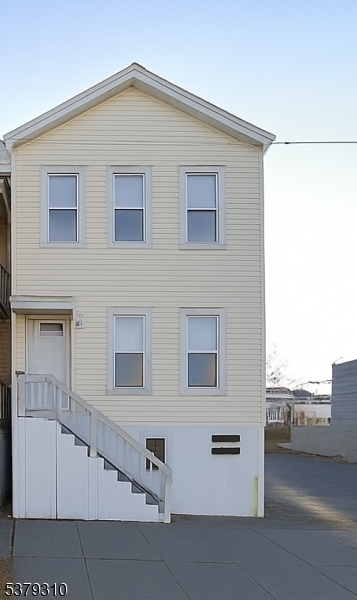 FRONT VIEW OF THE HOUSE