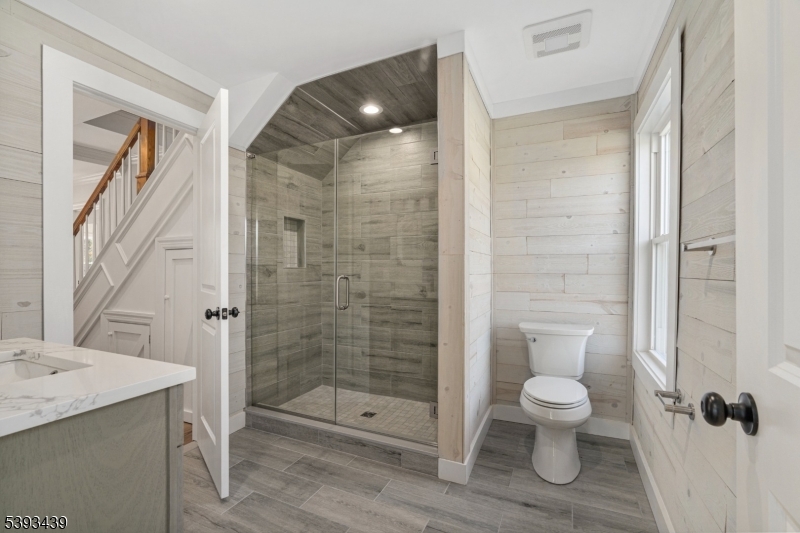 2nd Bathroom