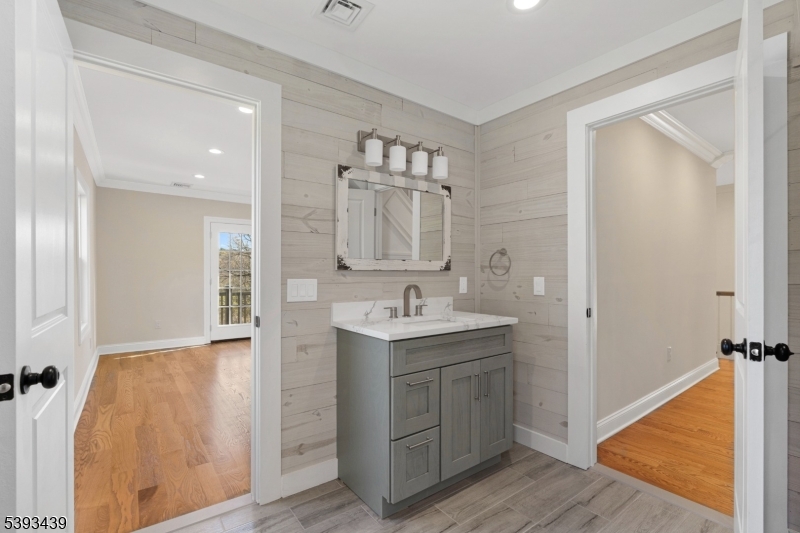 2nd Bathroom