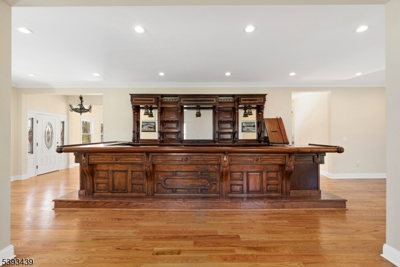 Living Room/Bar