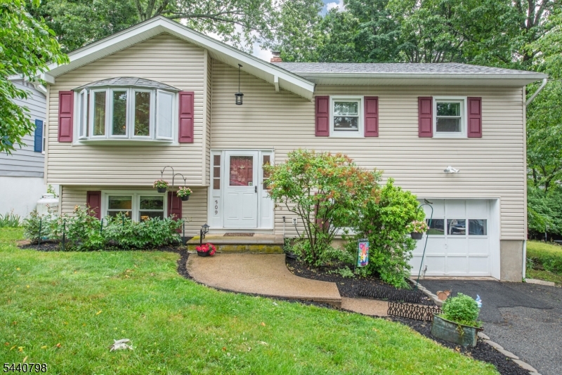 Nice Curb Appeal! New Siding and Windows