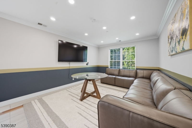 Entertainment Lounge