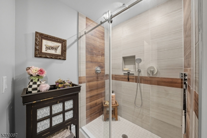 Main Bathroom Shower