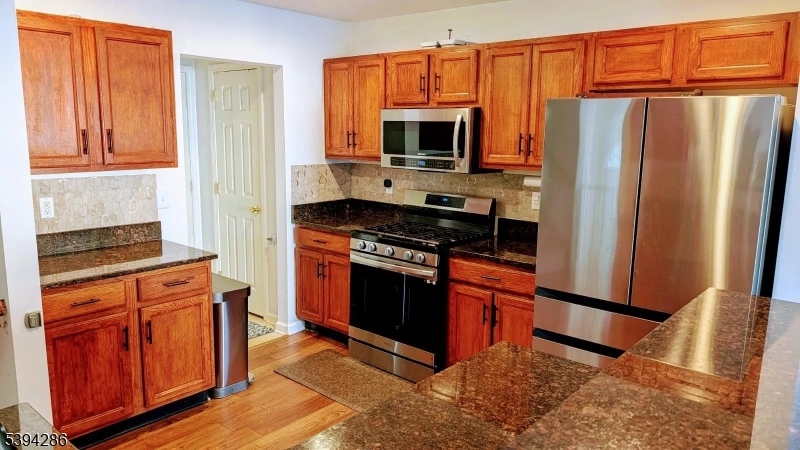 Kitchen Modern U-shaped kitchen with granite countertops, stainless steel appliances, and breakfast barâ??perfect for everyday cooking and entertaining.