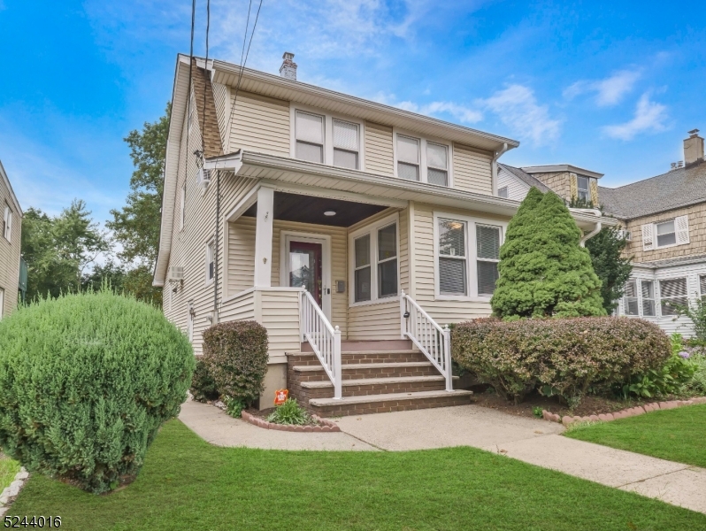 This 3 bedroom 1.5 bathroom Colonial exudes character and charm.