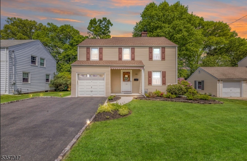 Don't miss the Boat...Make this home YOURS!
