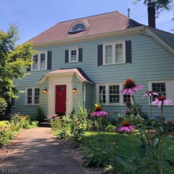 Front of house in Summer!