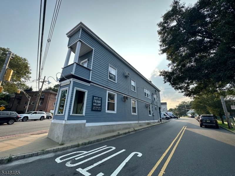 Pine St Side