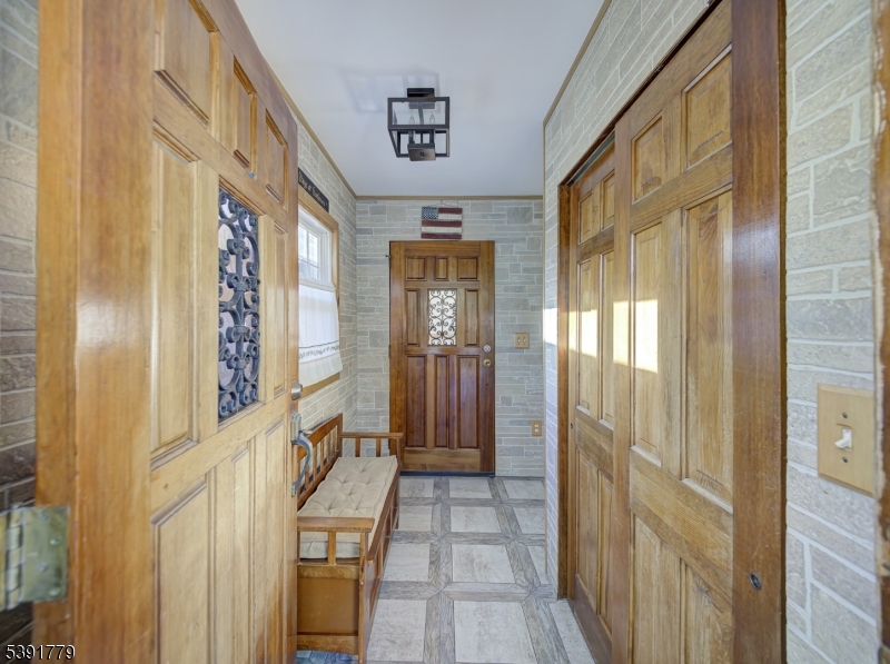 Foyer-Mud room