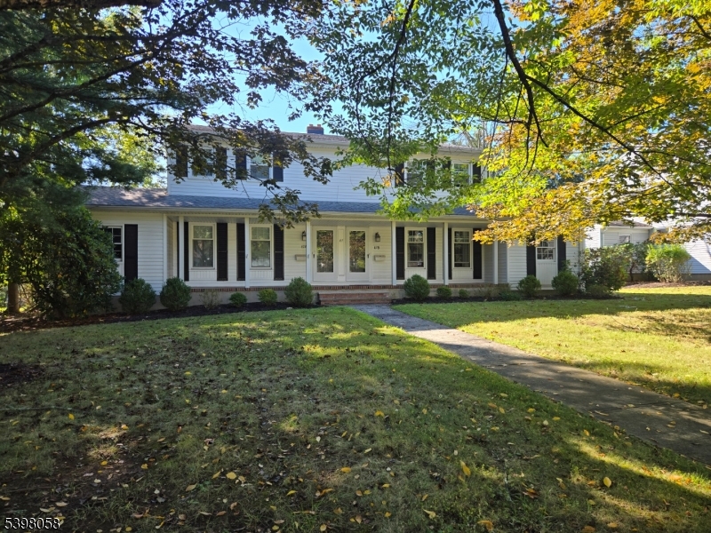 *Note: photos are of another unit with similiar finishes.