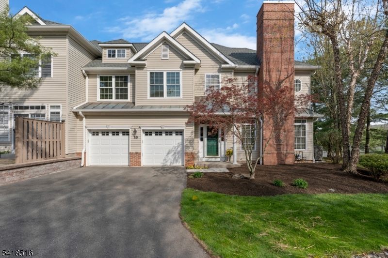 Meticulously maintained 3 BR, 2.1 BA end-unit townhome in the highly sought-after Loft Farms community in Martinsville.